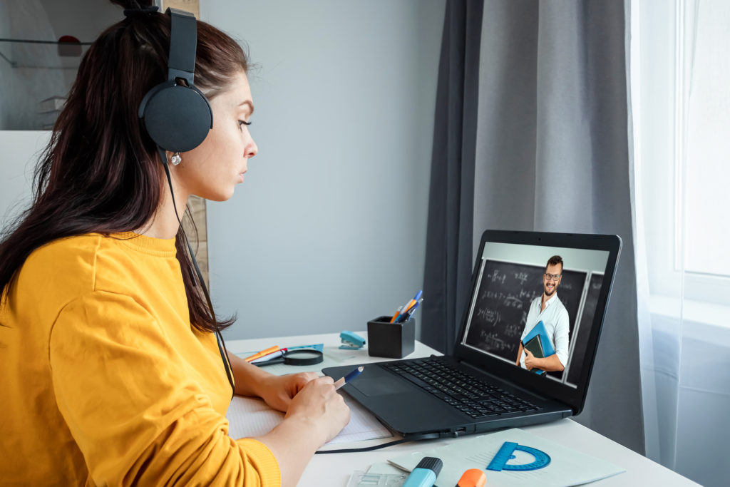 Чем онлайн-обучение отличается от дистанционного, сравнение